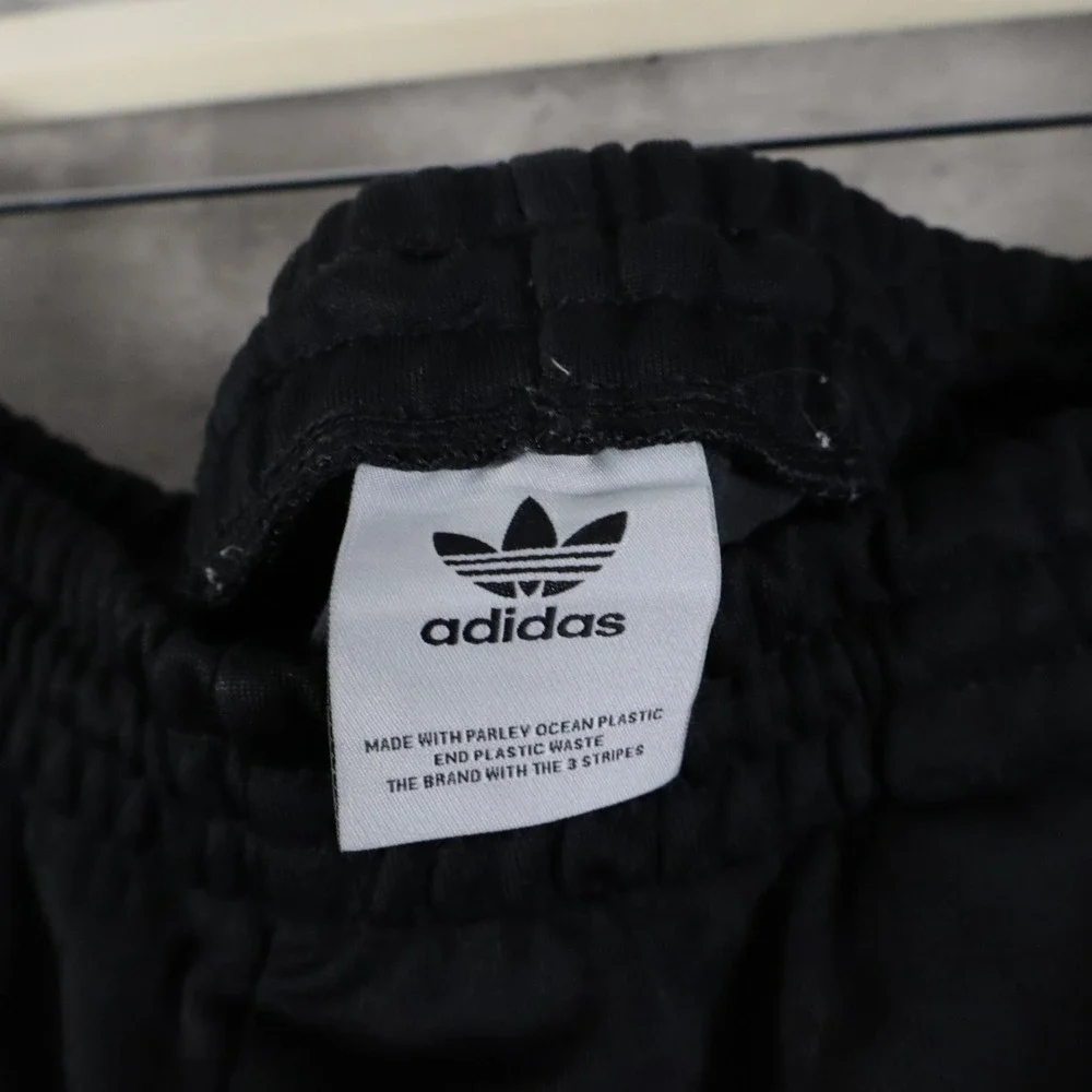 modern adidas track pants tapered stripes mens M